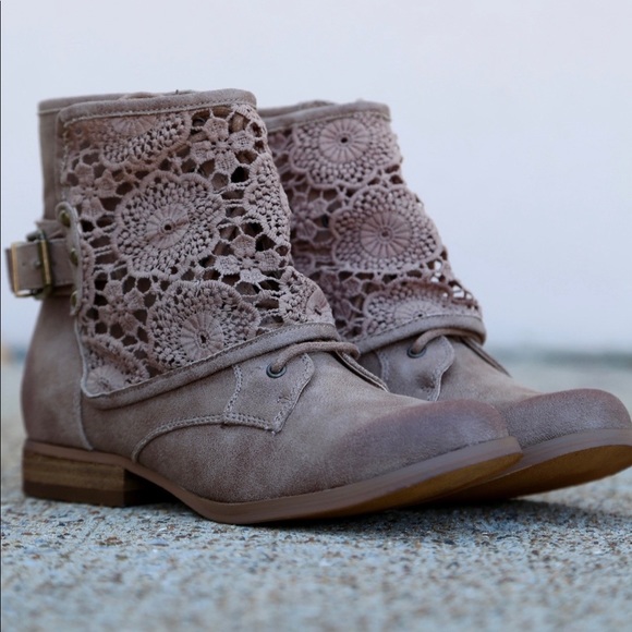 NIB Grey Southwestern Combat Crochet Lace Boots - Picture 2 of 7
